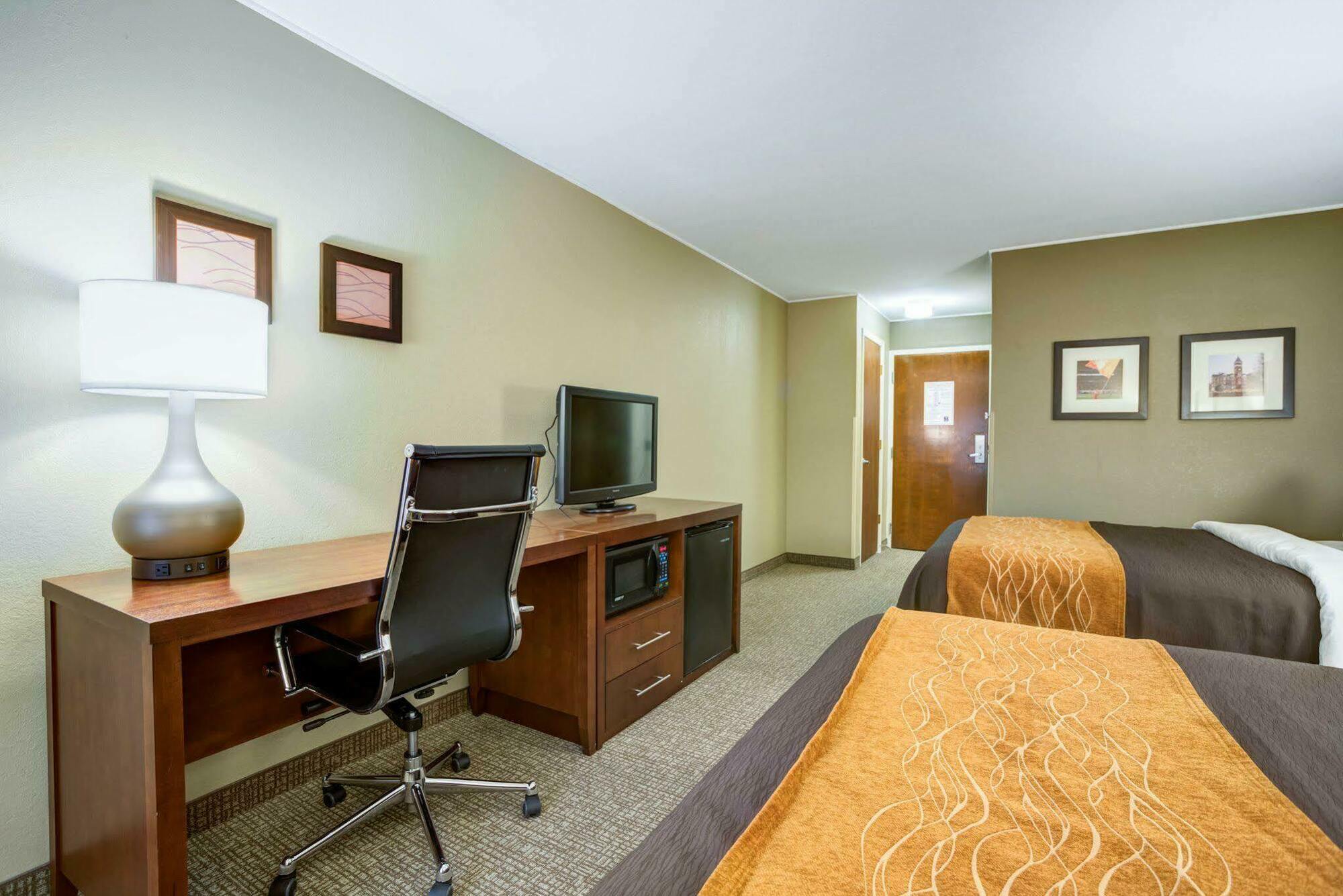 Comfort Inn & Suites Clemson - University Area Exterior photo